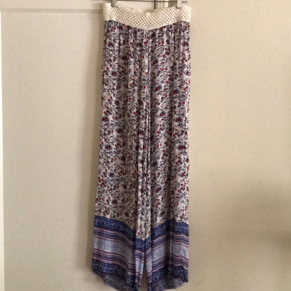 Lightweight women’s floral pants